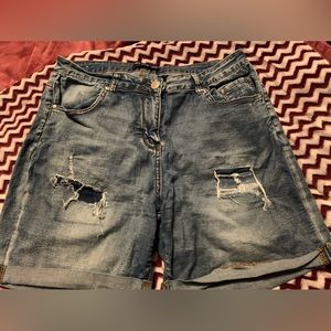Blue Savy distressed shorts sz20